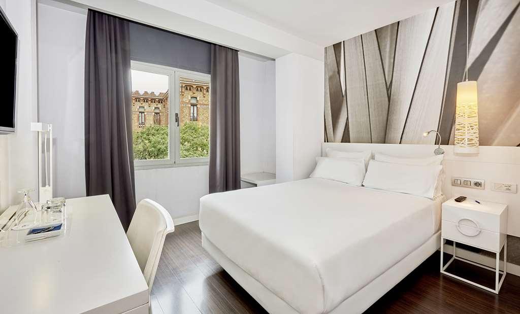 Nh Barcelona Stadium Hotel Room photo